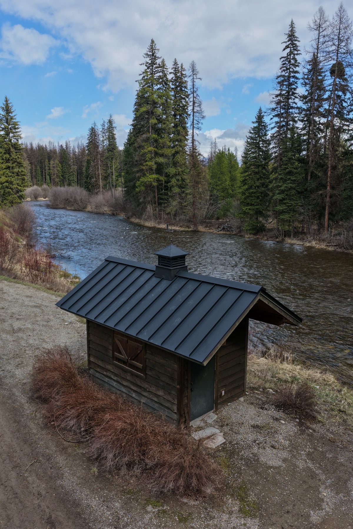 Outbuilding matched to the main residence